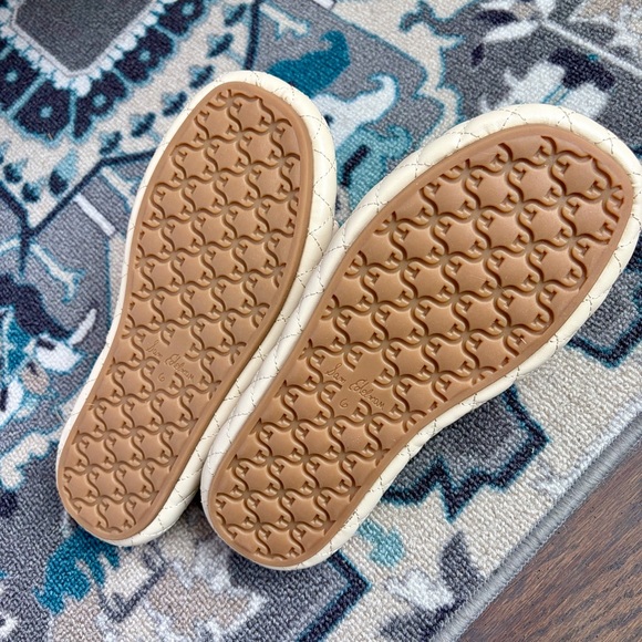 Sam Edelman Kardinda Sandals Sz 6M Cream Quilted Emblem Slides Minimalist NWOB - Picture 4 of 13